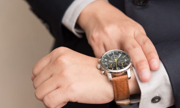 Une montre se online met a quel poignet